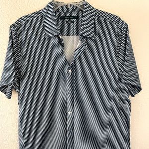 Perry Ellis short sleeve large slim fit men’s dress shirt.